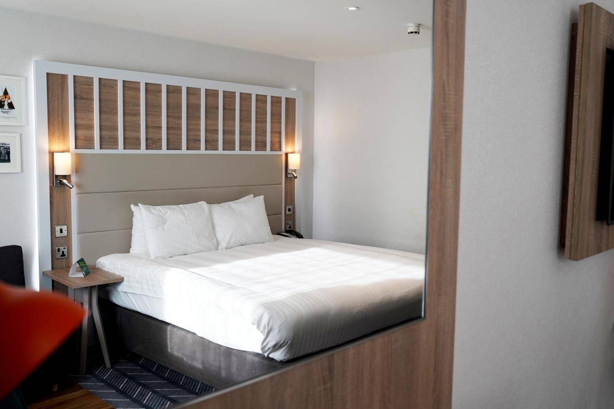 Holiday Inn London-Shepperton By Ihg Экстерьер фото